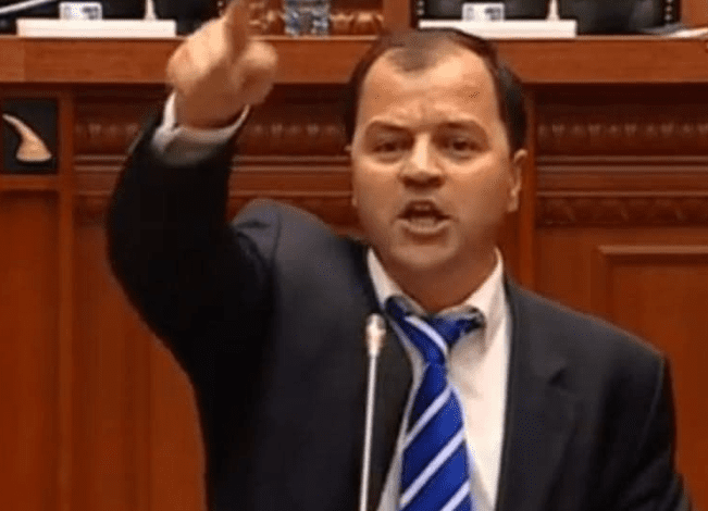 “DURIMI KA KUFIJ”/ “Shpërthen” edhe… Lefter Maliqi: Ngrehuni dhe bjeruni! Katundar’ e punëtorë…