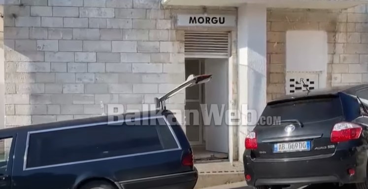 KISHTE 72 ORË QË KISHTE VDEKUR/ Nëna e Pirro Dhimës ndërroi jetë nga ataku kardiak. Peshëngritësi tërheq trupin e pajetë