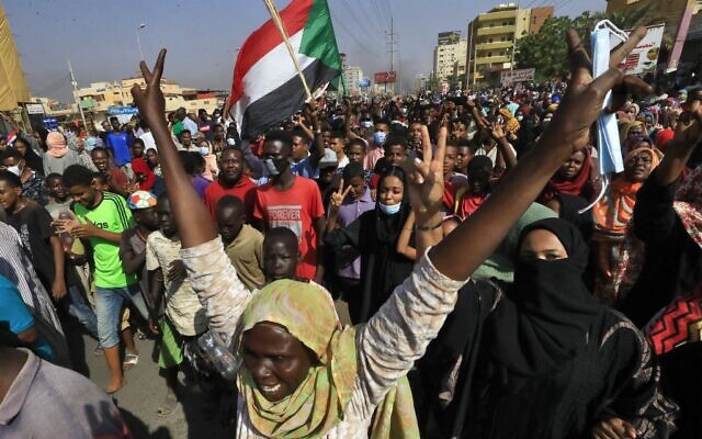 PROTESTAT KUNDËR PUÇIT NË SUDAN/ 7 të vrarë dhe 140 të plagosur në përleshjet midis ushtarëve dhe turmës