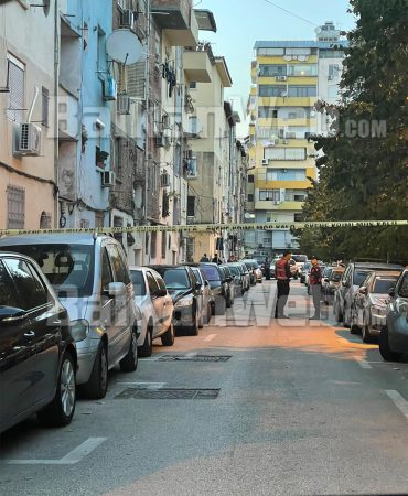 TRAGJIKE/ Policia jep DETAJET: 26-vjeçari qëlloi me thikë të huajën dhe u hodh nga lartësia, ndërrojnë jetë të dy (EMRAT)