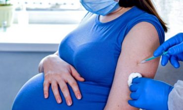 "NUK KA PATUR ASNJË RAST ME KOMPLIKACIONE"/ Drejtoresha e maternitetit flet për vaksinimin e grave shtatzëna