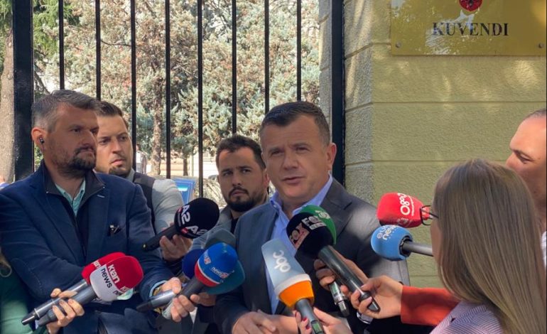“VETTINGU ÇËSHTJE TEKNIKE…”/ Balla: Nuk ka asnjë lloj “pazari”. Të gatshëm për të diskutuar me opozitën