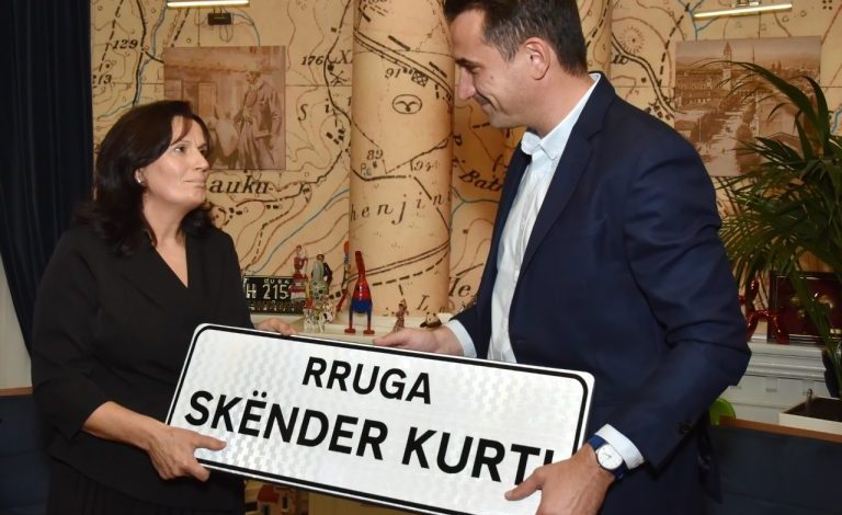 “MËSUES PËR SHUMË TË RINJ”/ Rruga në kryeqytet do mbajë emrin e ish-kampionit të boksit, Skënder Kurti