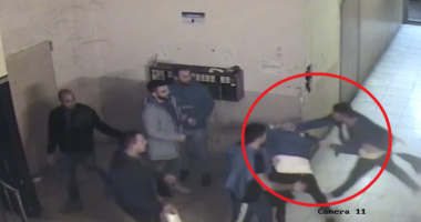 PAMJET E RËNDA/ Shqiptari rreh keq rumunen, djali i saj e bën për spital