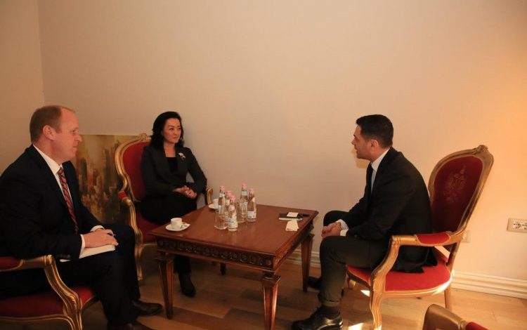 “NDRYSHIME TË VËSHTIRA, POR TË NEVOJSHME”/ Kim takon Ahmetajn: SHBA do të vazhdojë të jetë me ju
