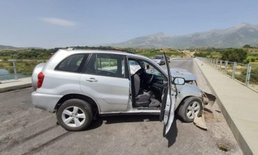 "TAPË" ME ALKOOL DHE PA PATENTË/ 48-vjeçari përplaset me makinë në Bulqizë, e braktis dhe ikën...