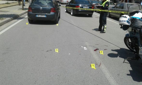 AKSIDENT NË DIVJAKË/ Makina përplas dy vëllezërit e mitur. Ja si e pëson shoferi