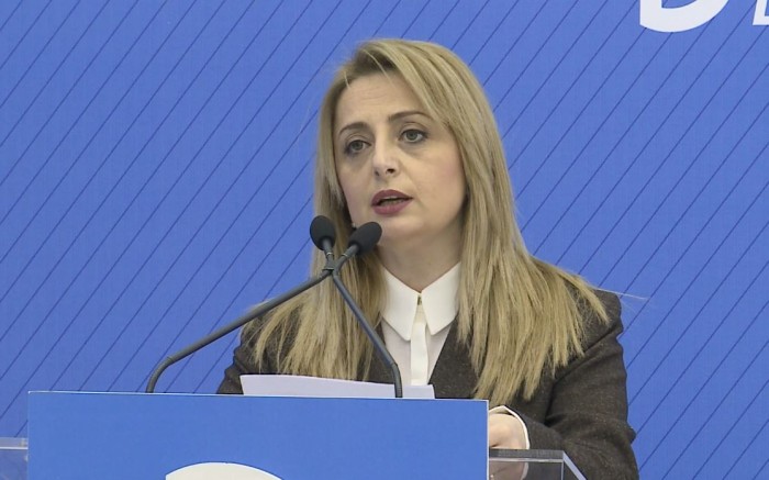 TJETËR ZË KUNDËR/ Ish-deputetja e PD paralajmëron Bashën: Ishe askushi dhe pa emër ngele. Ik shpejt dhe MOS…