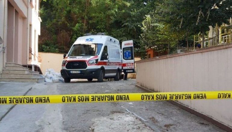 TRAGJIKE NË TIRANË/ Konfliktohet çifti dhe BIEN nga lartësia. VDES burri, rëndë gruaja