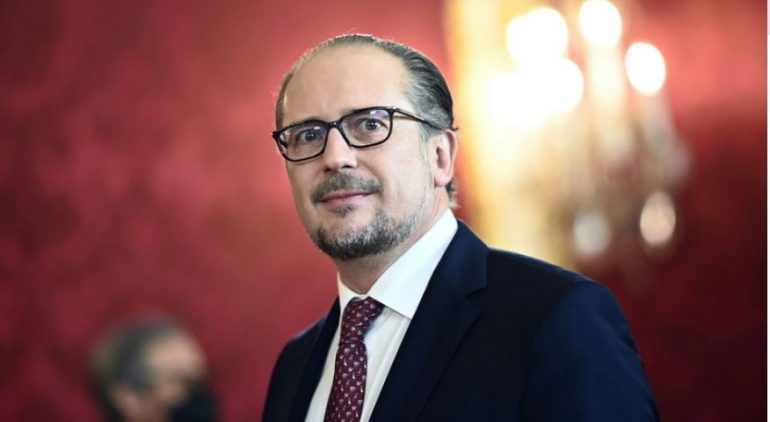 NJERIU MË I BESUAR I KURTZ/ Aleksandër Salenberg merr zyrtarisht detyrën si kancelar i AUSTRISË