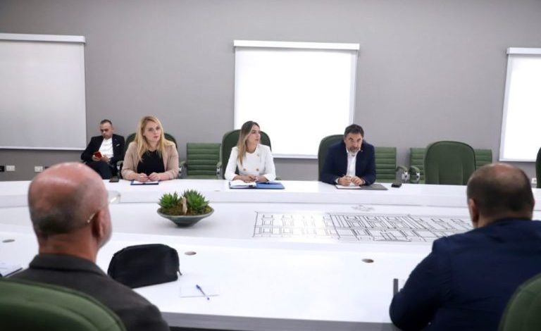 TAKIM ME DREJTUESIT E IKMT/ Çuçi: Nisni shembjen e ndërtimeve që nuk legalizohen