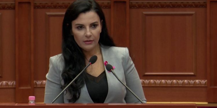 REPLIKON ME PD/ Balluku: Ju latë një kufomë energjetike! Arkëtonit vetëm 48% të faturimit