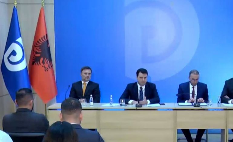 NDRYSHIMET KUSHTETUESE/ Basha: Tre amendamentet tona synojnë kthimin e Shqipërisë në shina