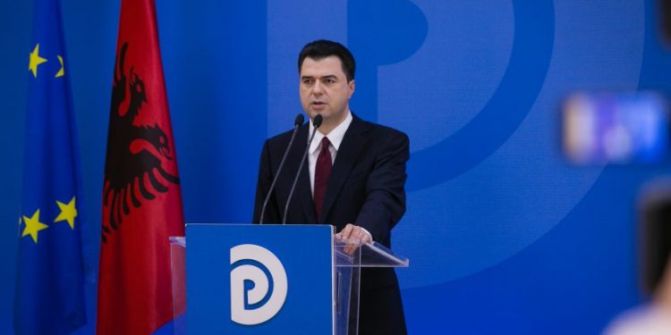 KOPJON FJALIMIN E BERISHËS/ Basha: Nuk ka krizë energjetike, por babëzi dhe korrupsion