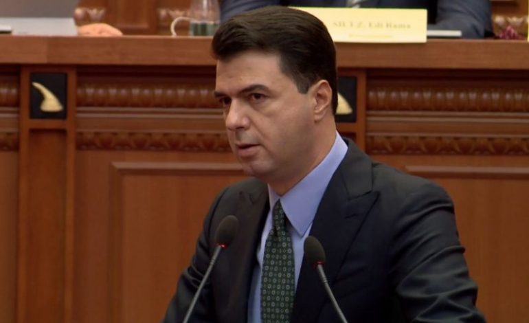“TË LUTEM MOS OFENDO”/ Basha i tërheq “veshin” deputetit të tij. I përgjigjet Braçes: S’kam simpati për ty…