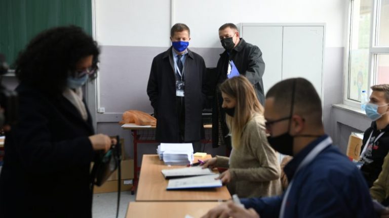 ZGJEDHJET LOKALE/ Ambasadori BE-së në Kosovë thirrje qytetarëve që të ushtrojnë të drejtën e votës