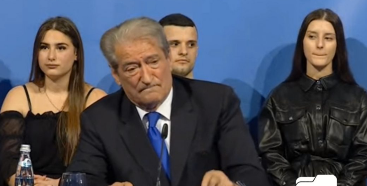 “FOLTORJA” NË LEZHË/ Berisha “braktiset” nga deputetët e qarkut. I shkojnë Aldo Bumçi dhe Klevis Balliu
