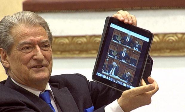 KËRCËNON BASHËN ME PËRGJIME? Berisha: Në iPad kam regjistruar bisedat me të në zyrë