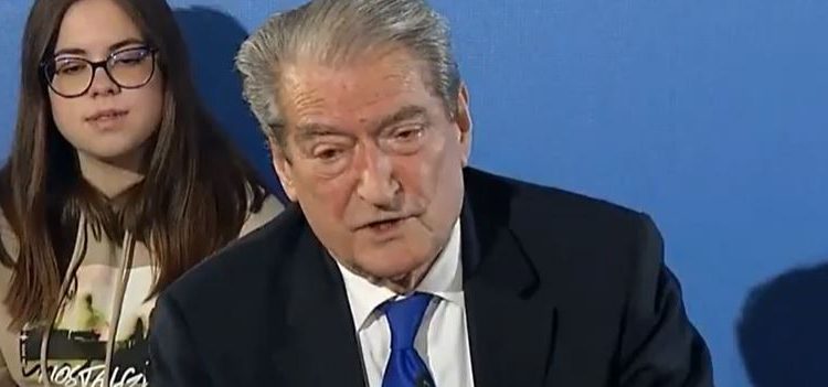 “FOLTORJA”/ Kush janë dy demokratët që e pranishëm në Berat, për herë TË PARË edhe ish-ministri