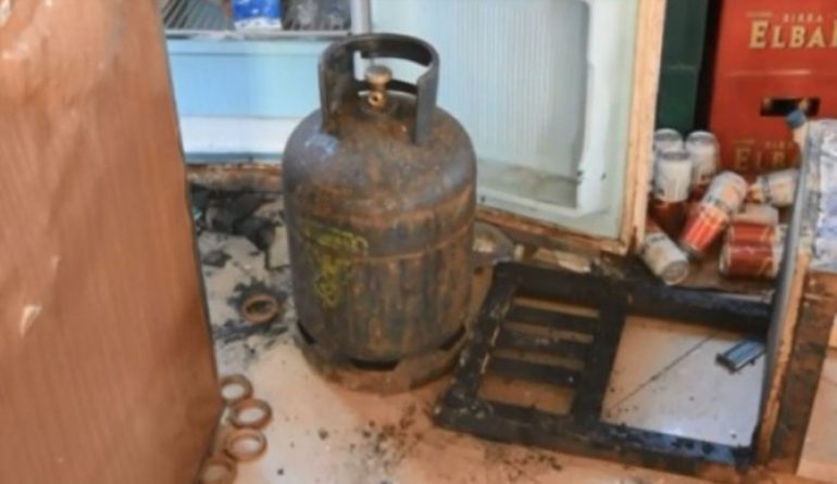 E RËNDË/ Shpërthen bombola e gazit në Elbasan, digjet një banesë