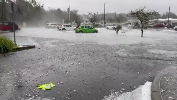 MOT I KEQ GODET AUSTRALINË/ Stuhi dhe breshër gjigand në Melbourn, përmbytje në disa zona (VIDEO)