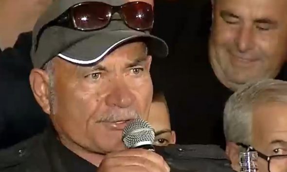 “NUK PËRMBAHET” demokrati nga Lapardhaja: Ta pifsha dollinë o doktor Sali Berisha, ti je një baba që…