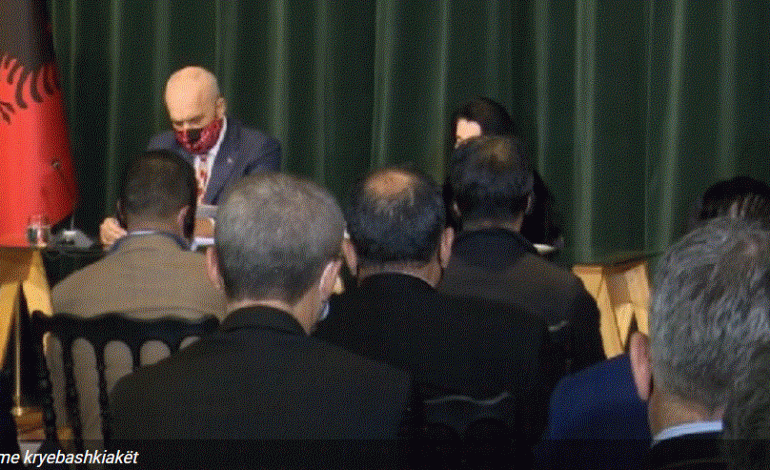 TAKIMI ME KRYEBASHKIAKËT/ Balluku: Të mbytur me borxhe, performanca e këtij sektori e dobët