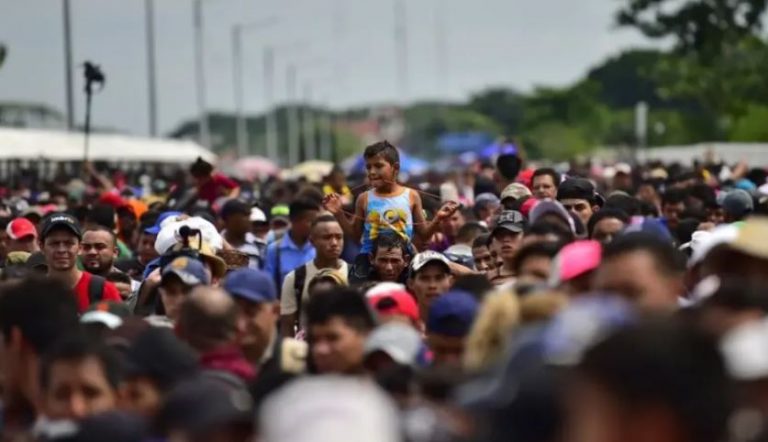 KRIZA E EMIGRANTËVE TË PALIGJSHËM/ Fluks në kufirin Meksikë-SHBA, vetëm në shtator janë arrestuar 192 mijë persona