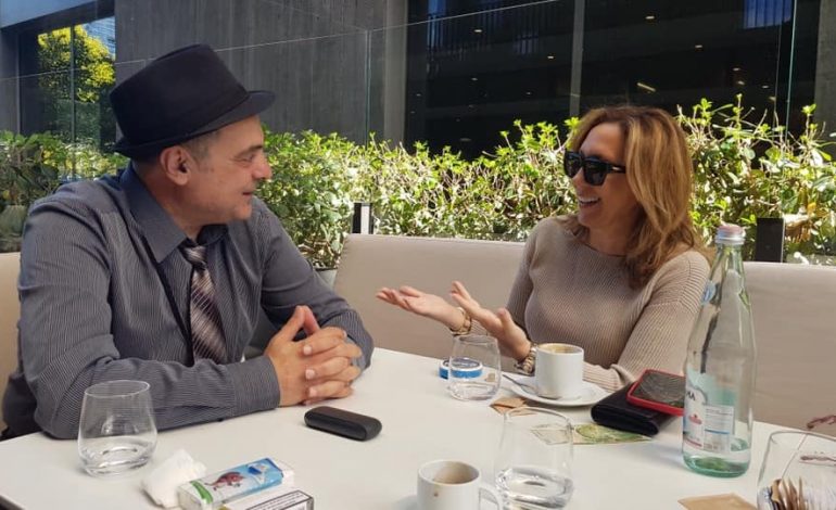 FOTOLAJM/ Dy anti-soroistët dhe “këshilltarët” e Donald Trump…takohen në Tiranë