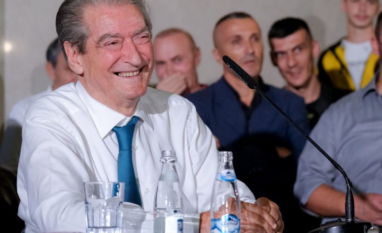 “FTOJ DELEGATËT E KAVAJËS…”/ Sali Berisha konfirmon kandidimin në garën për kryetar të PD-së