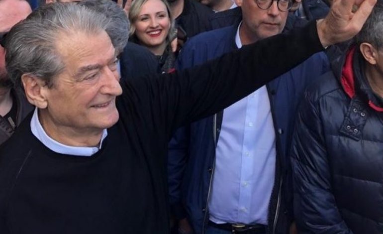 TRONDITET Basha: I kërkon dorëheqjen nga Twitter i “mirënjohuri” Martin Henze