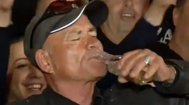 ÇUDIT mbështetësi i Berishës: Nuk e njohim Amerikën, haram e paç o Lulzim Basha. Një DOLLI për…