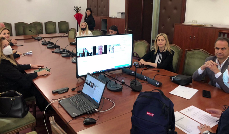 MERRET VENDIMI/ Kryesia e Kuvendit: Mbledhjet do zhvillohen me prezencë fizike, deputetët duhet të kenë vaksinën ose test PCR