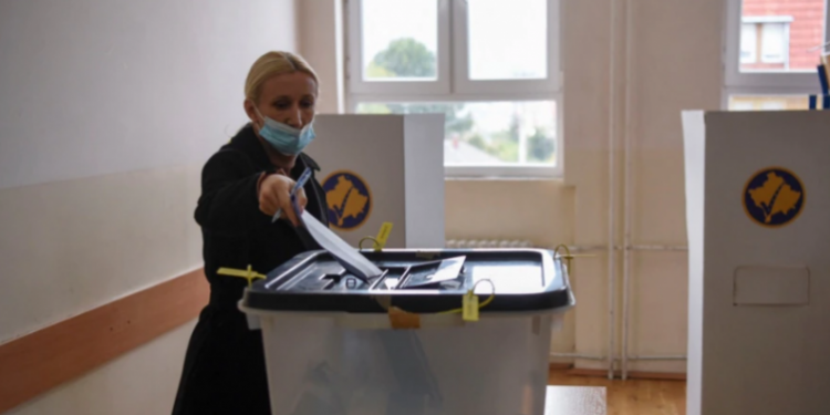 ZGJEDHJET NË KOSOVË/ KQZ: Deri në orën 15:00 votuan rreth 27% e votuesve