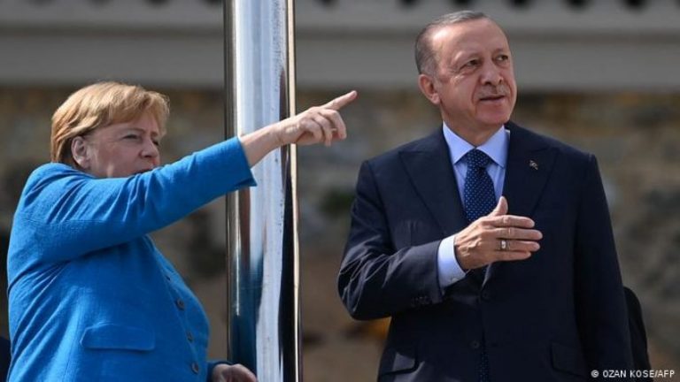 VIZITA E “LAMTUMIRËS” NË TURQI/ Merkel nuk i kursen kritikat për Erdogan: Po cënoni të drejtat dhe liritë e njerëzve