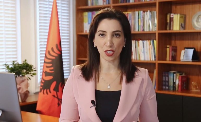 JEP LAJMIN E FUNDIT/ Ministrja Kushi: Nga e hëna, MËSIMI do zhvillohet PA turne