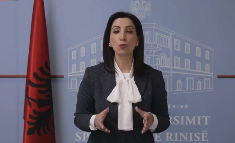 E FUNDIT/ Kushi: Shtyhet fillimi i vitit të ri akademik, rektorët kanë kërkuar që…