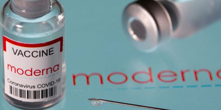 PAS PFIZER/ FDA kërkon miratimin emergjent të një doze përforcuese edhe për vaksinë e Moderna-s