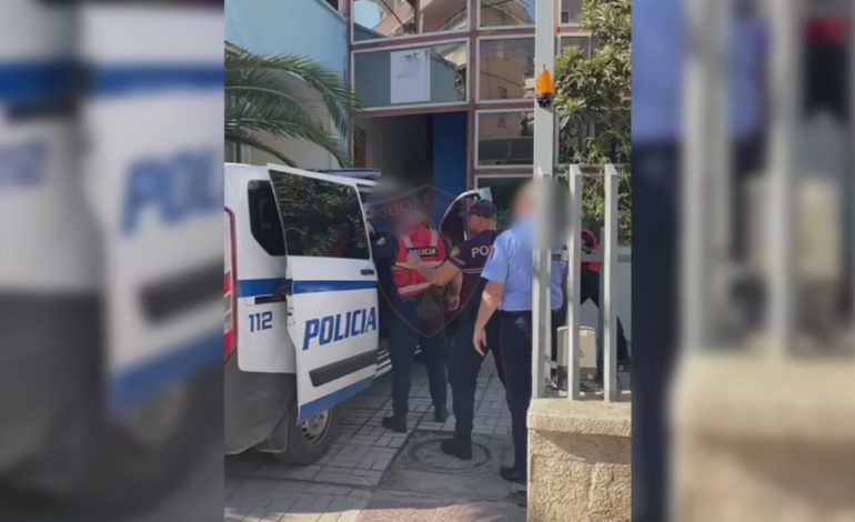 DROGË, VJEDHJE DHE ARMË/ Policia e Vlorës arreston 5 persona të shpallur në kërkim