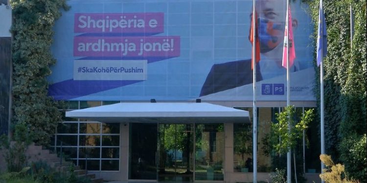 Rama mbledh kryesinë e PS në selinë rozë në orët e para të mëngjesit