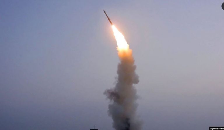 E DYTA BRENDA JAVËS/ Koreja e Veriut bën provë të re me raketë anti-ajrore