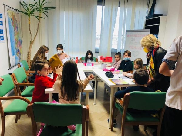 HAPET SHKOLLA NË GJUHËN SHQIPE NË BARI TË ITALISË/ Balla: Do të mundësojë që brezat e ardhshëm të mos humbin identitetin e tyre