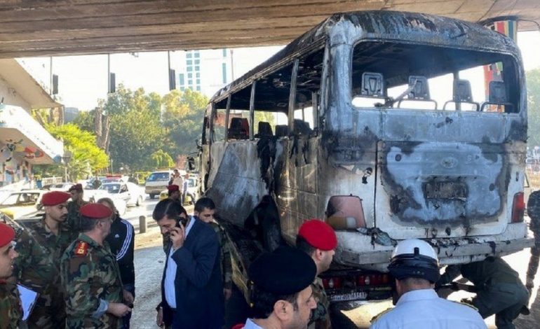 SULM I FRIKSHËM NË SIRI/ Terroristët hedhin bombë në autobusin ushtarak, të paktën 13 viktima