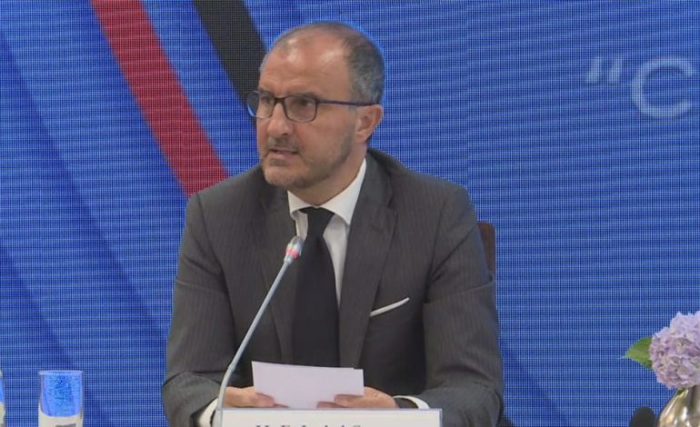 FLET NGA GJIROKASTRA/ Soreca: Shqipëria po bën hapa drejt integrimit në BE