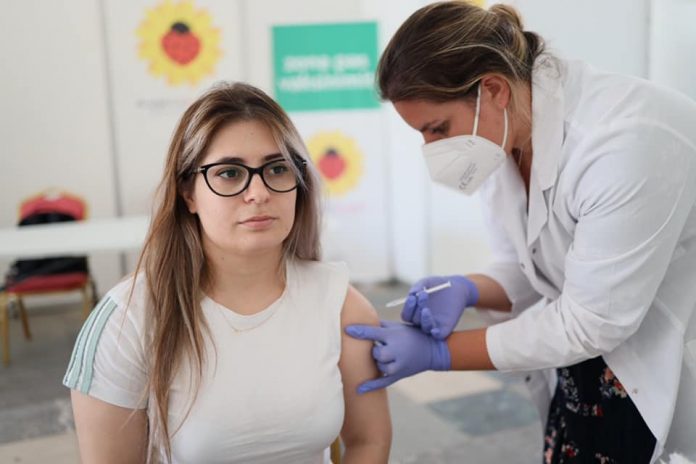 VITI I RI AKADEMIK/ Ironia e gazetarit: Jemi më skeptik ndaj shkencës se harvardistët që janë vaksinuar mbi 96%