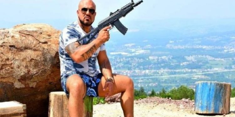 ARRESTOHET DREJTUESI I ORGANIZATËS SË DROGËS NË TURQI/ E “dogjën” fotot në Instagram, pozonte me armë e i rrethuar nga…
