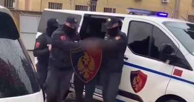 KUNDËRSHTOI ME DHUNË PUNONJËSIN E POLICISË/ Arrestohet 29-vjeçari në Fier