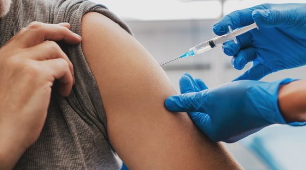 VAKSINA E COVID-19/ Italia jep dritën jeshile për dozën e tretë për moshën mbi 60 vjeç dhe disa kategori