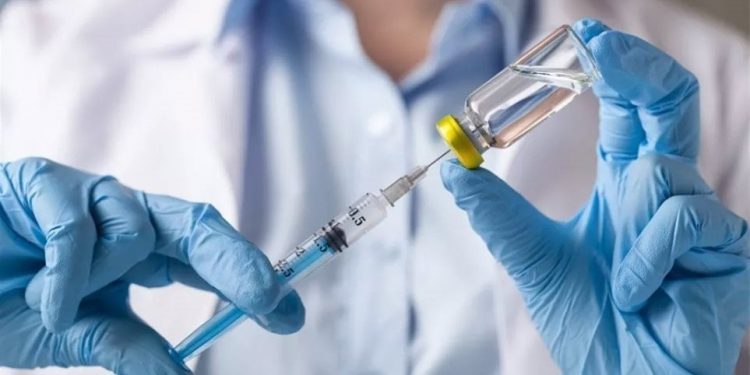 STUDIMI: Pfizer 93% efektive në parandalimin e shtrimit të të rinjve në spital