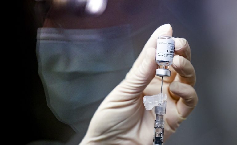 COVIDI/ Zvicra do të shpërblejë personat që bindin të tjerët të vaksinohen